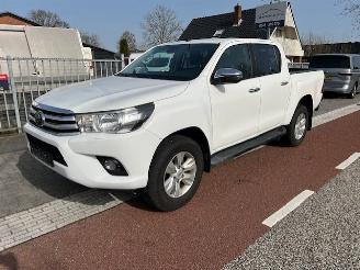 damaged commercial vehicles Toyota Hilux 2.4 D-4D DOUBLBE CAB. 5P AUTOM. KLIMA 4WD EURO6 2019/5