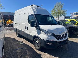 Vaurioauto  commercial vehicles Iveco Daily 35S16 2.3D HIMATIC AUTOM.  KOELING KUHLUNG! 2021/8