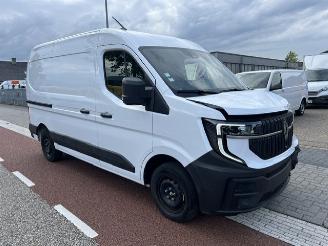 damaged commercial vehicles Renault Master 2.0 DCI 96KW L2H2  AIRCO KLIMA NEW MODEL!! 2025/1