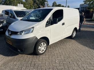 dañado vehículos comerciales Nissan NV 200 1.5D 66KW AIRCO KLIMA 2014/8