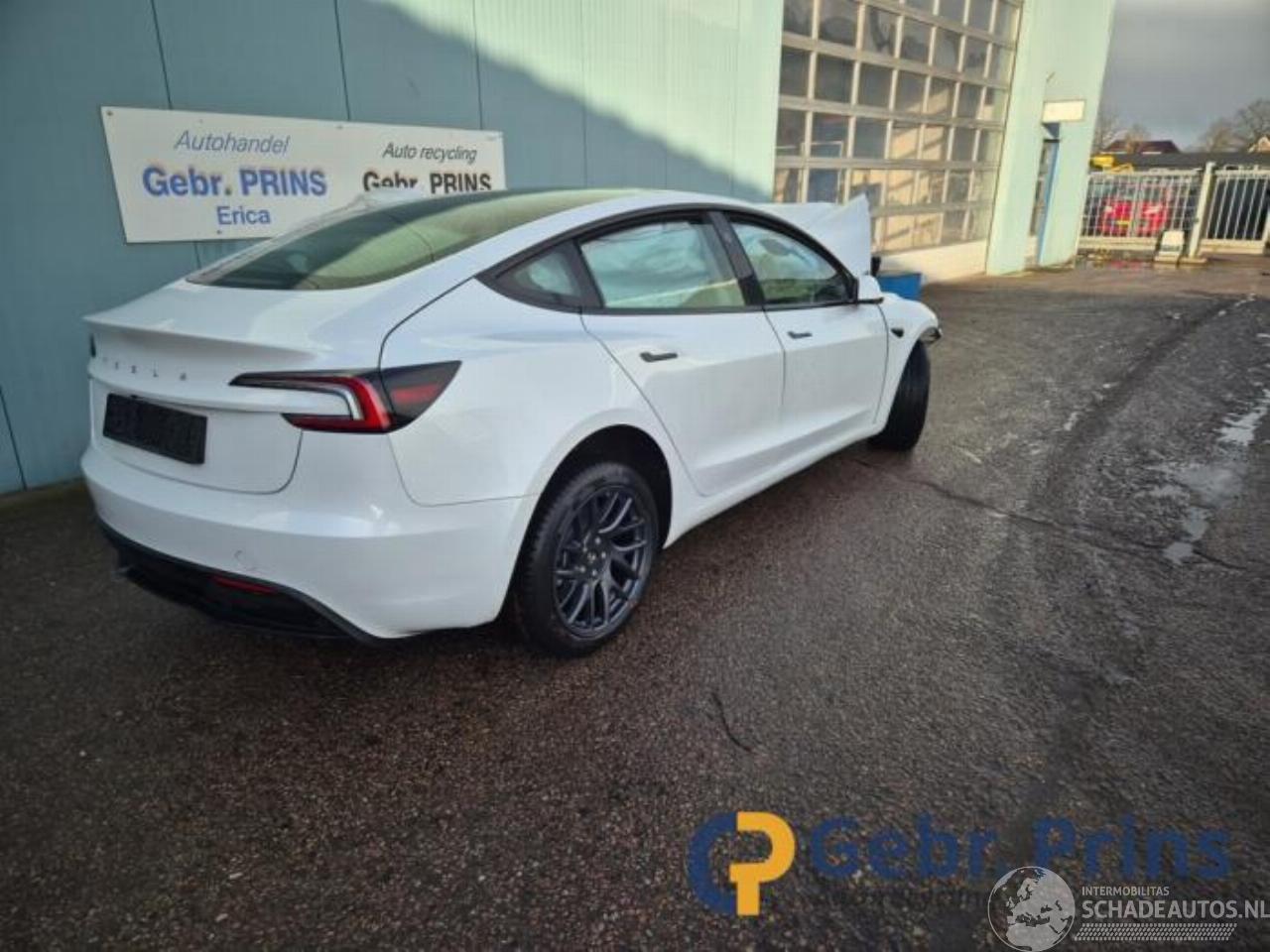 Tesla Model 3 Model 3, Sedan, 2017 RWD 60 kWh