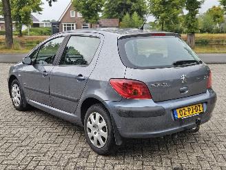 Peugeot 307 1.6 16V Hatchback  Benzine 1.587cc 80kW (109pk) FWD picture 5