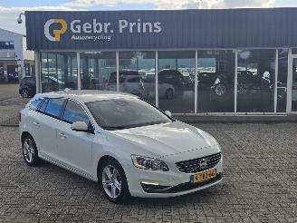 Schadeauto Volvo V-60 2.4 D6 20V Plug-in Hybrid AWD Combi/o  Elektrisch Diesel 2.401cc 206kW (280pk) 4x4 2013/12