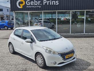 škoda osobní automobily Peugeot 208 1.4 16V Hatchback  Benzine 1.397cc 70kW (95pk) FWD 2012/8
