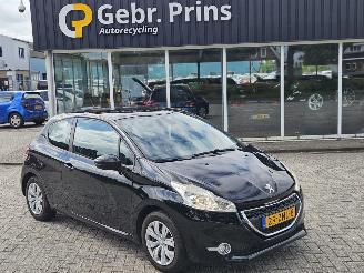 škoda osobní automobily Peugeot 208 1.2 Vti 12V PureTech 82 Hatchback  Benzine 1.199cc 60kW (82pk) FWD 2013/1