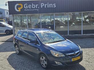 Damaged car Opel Astra SPORTS TOURER 1.4 Turbo 16V Combi/o  Benzine 1.364cc 88kW (120pk) FWD 2012/2