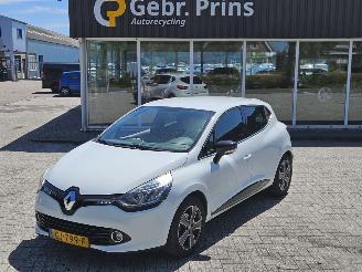 Auto incidentate Renault Clio 0.9 Energy TCE 90 12V Hatchback 4Dr Benzine 898cc 66kW (90pk) FWD 2015/5