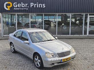 Auto incidentate Mercedes C-klasse 2.2 C-200 CDI 16V Sedan 4Dr Diesel 2.148cc 90kW (122pk) RWD 2004/1