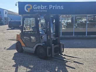 krockskadad bil machine Still  R70 - 40 Hybrid Heftruck 2012/1