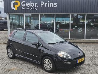 uszkodzony samochody osobowe Fiat Punto 0.9 TwinAir Turbo 100 Hatchback  Benzine 875cc 74kW (101pk) FWD 2015/9