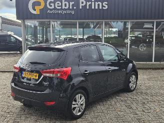 uszkodzony samochody osobowe Hyundai Ix20 1.6i 16V SUV  Benzine 1.591cc 92kW (125pk) FWD 2011/3