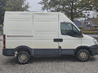 Iveco New daily Bestel  Diesel 2.287cc 93kW (126pk) RWD picture 3