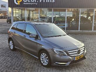 Damaged car Mercedes B-klasse 1.6 B-180 BlueEFFICIENCY Turbo 16V Hatchback  Benzine 1.595cc 90kW (122pk) FWD 2012/5