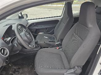 Volkswagen Up! 1.0 12V 60 Hatchback  Benzine 999cc 44kW (60pk) FWD picture 11