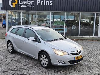 Avarii autoturisme Opel Astra SPORTS TOURER 1.4 16V ecoFLEX Combi/o  Benzine 1.398cc 74kW (101pk) FWD 2011/2