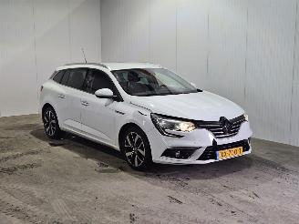 Voiture accidenté Renault Mégane 1.3 TCE 115 16V Combi/o 4Dr Benzine 1.332cc 85kW (116pk) FWD 2019/4
