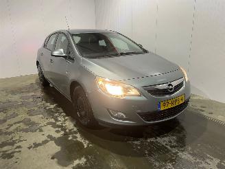 uszkodzony samochody osobowe Opel Astra 1.4 Turbo 16V Hatchback 4Dr Benzine 1.364cc 88kW (120pk) FWD 2011/6