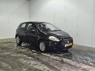 Damaged car Fiat Punto 1.2 Hatchback  Benzine 1.242cc 48kW (65pk) FWD 2008/9