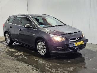 Voiture accidenté Opel Astra SPORTS TOURER 1.4 Turbo 16V Combi/o  Benzine 1.364cc 88kW (120pk) FWD 2014/6