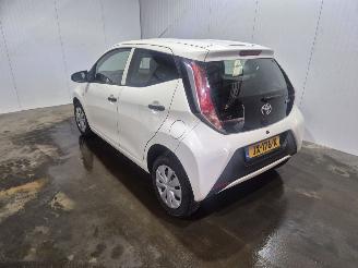 krockskadad bil auto Toyota Aygo 1.0 12V VVT-i Hatchback  Benzine 998cc 51kW (69pk) FWD 2016/6