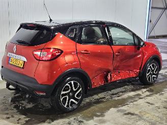 damaged passenger cars Renault Captur 1.2 TCE 16V EDC SUV  Benzine 1.197cc 87kW (118pk) FWD 2017/3