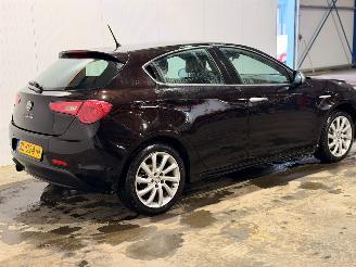 Vaurioauto  passenger cars Alfa Romeo Giulietta 1.4 TB 16V MultiAir Hatchback  Benzine 1.368cc 125kW (170pk) FWD 2010/11