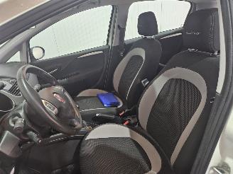 Fiat Punto 0.9 TwinAir Hatchback  Benzine 875cc 63kW (86pk) FWD picture 13