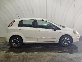 Fiat Punto 0.9 TwinAir Hatchback  Benzine 875cc 63kW (86pk) FWD picture 2