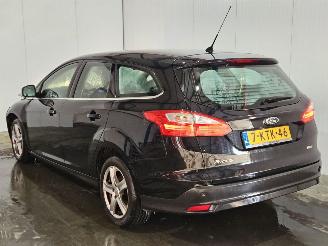 Vaurioauto  passenger cars Ford Focus 1.6 TDCi ECOnetic Combi/o  Diesel 1.560cc 77kW (105pk) 2013/7