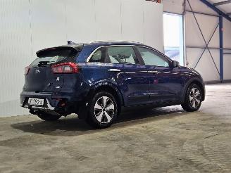 krockskadad bil auto Kia Niro 1.6 GDI Hybrid SUV  Elektrisch Benzine 1.580cc 104kW (141pk) FWD 2017/5