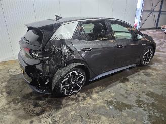 damaged passenger cars Volkswagen ID.3 First, Life, Pro 58 kWh Hatchback 4Dr Elektrisch  150kW (204pk) RWD 2020/12