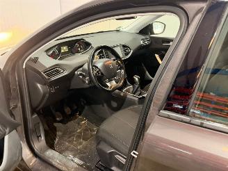 Peugeot 308 1.2 12V e-THP PureTech 110 Combi/o 4Dr Benzine 1.199cc 81kW (110pk) FWD picture 9