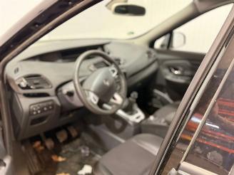 Renault Scenic 1.6 dCi MPV  Diesel 1.598cc 96kW (131pk) FWD picture 11