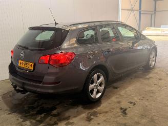 krockskadad bil auto Opel Astra SPORTS TOURER 1.4 Turbo 16V Combi/o  Benzine 1.364cc 88kW (120pk) FWD 2011/3