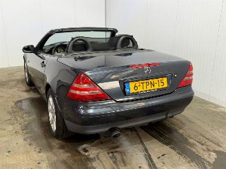 Avarii autoturisme Mercedes SLK 2.0 200 16V Cabrio  Benzine 1.998cc 100kW (136pk) RWD 2000/4