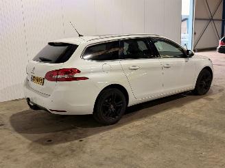 Schadeauto Peugeot 308 1.6 BlueHDi 120 Combi/o 4Dr Diesel 1,560cc 88kW (120pk) FWD 2015/11