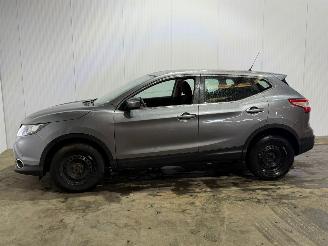 Nissan Qashqai 1.2 Benzine grijs 1197CC picture 2