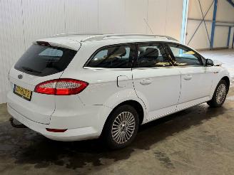Schadeauto Ford Mondeo 1.6 Ti 16V Combi/o  Benzine 1.596cc 92kW (125pk) FWD 2009/1