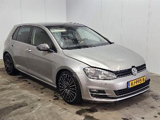 Schadeauto Volkswagen Golf 1.2 TSI 16V Hatchback  Benzine 1.197cc 63kW (86pk) FWD 2013/10