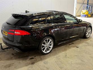 damaged passenger cars Jaguar XF 2.2 D S 16V Combi/o  Diesel 2.179cc 147kW (200pk) RWD 2014/5