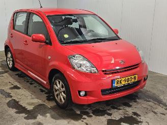  Daihatsu Sirion 1.3 16V DVVT Hatchback  Benzine 1.298cc 67kW (91pk) 2011/7
