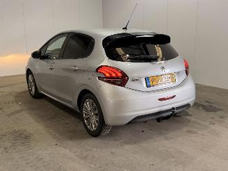 damaged passenger cars Peugeot 208 1.6 Blue HDi 75 2017/6