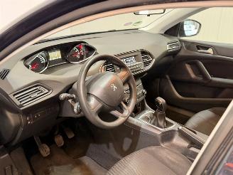Peugeot 308 1.2 PureTech Access picture 10