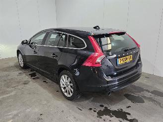 damaged passenger cars Volvo V-60 2.0 D3 20V Combi/o  Diesel 1.984cc 120kW (163pk) FWD 2013/8