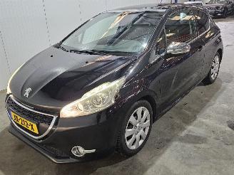 skadebil auto Peugeot 208 1.4 16V Hatchback  Benzine 1.397cc 70kW (95pk) FWD 2012/4