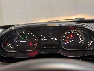 Peugeot 2008 1.2 PureTech Blue Lion picture 12