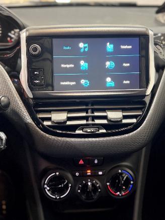 Peugeot 2008 1.2 PureTech Blue Lion picture 13