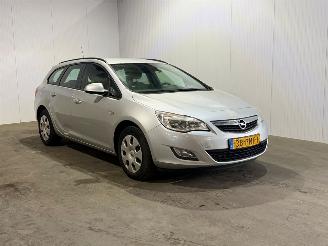 krockskadad bil auto Opel Astra SPORTS TOURER 1.4 Edition 2011/2