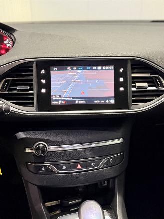 Peugeot 308 1.2 PureTech Blue Lease Executive picture 12