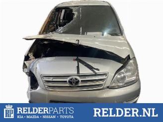 Sloopauto Toyota Avensis-verso Avensis Verso (M20), MPV, 2001 / 2005 2.0 16V VVT-i D-4 2004/1